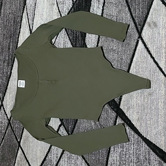 VS PINK 2019 OLIVE GREEN RIBBED SNAP BUTTON LONG-SLEEVE BODYSUIT - Picture 1 of 14